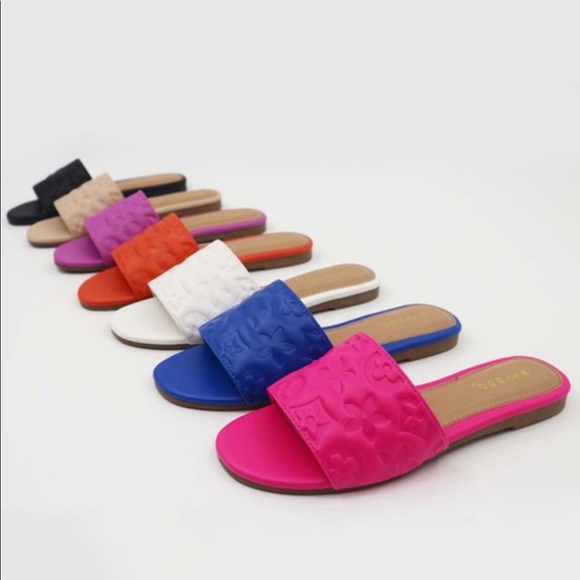 Black Luxury Embossed Slide Sandals - Picture 3 of 10